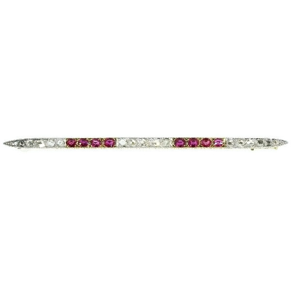 Very decorative Art Deco bar brooch with rose cut diamonds and natural rubies